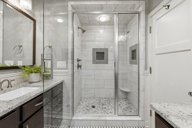 1031 E Circle DRIVE, Whitefish Bay, WI 53217