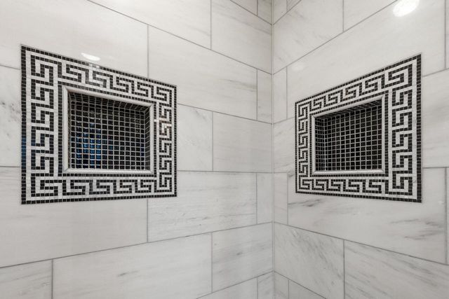 1031 E Circle DRIVE, Whitefish Bay, WI 53217