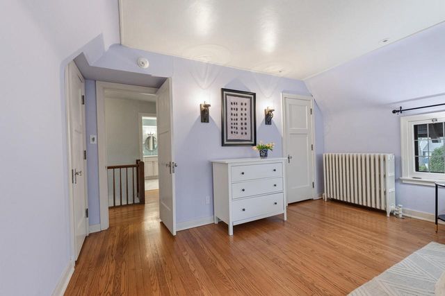 1031 E Circle DRIVE, Whitefish Bay, WI 53217