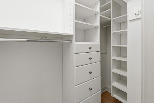 1031 E Circle DRIVE, Whitefish Bay, WI 53217