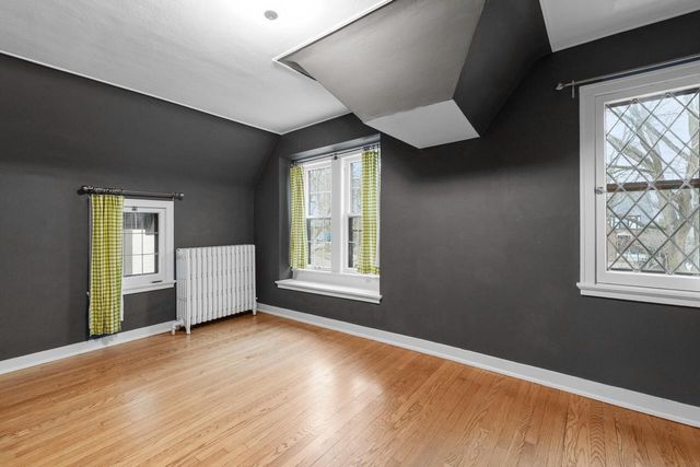 1031 E Circle DRIVE, Whitefish Bay, WI 53217