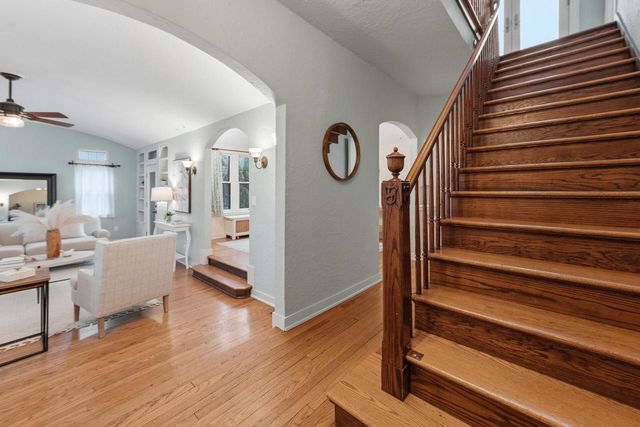 1031 E Circle DRIVE, Whitefish Bay, WI 53217