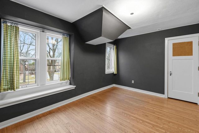 1031 E Circle DRIVE, Whitefish Bay, WI 53217