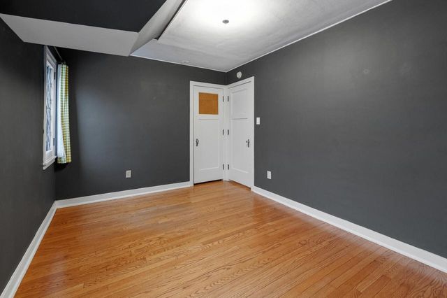 1031 E Circle DRIVE, Whitefish Bay, WI 53217