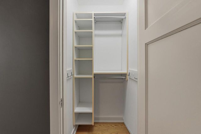 1031 E Circle DRIVE, Whitefish Bay, WI 53217