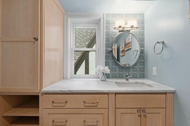 1031 E Circle DRIVE, Whitefish Bay, WI 53217