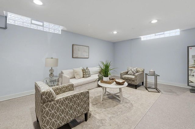 1031 E Circle DRIVE, Whitefish Bay, WI 53217