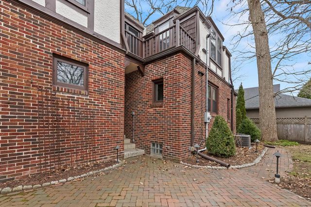 1031 E Circle DRIVE, Whitefish Bay, WI 53217