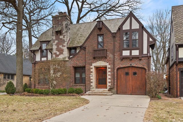 1031 E Circle DRIVE, Whitefish Bay, WI 53217