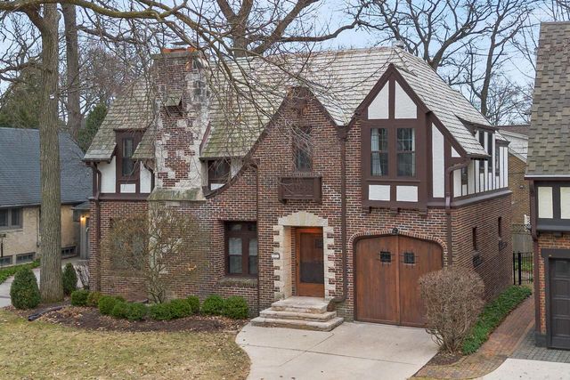 1031 E Circle DRIVE, Whitefish Bay, WI 53217