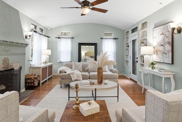 1031 E Circle DRIVE, Whitefish Bay, WI 53217