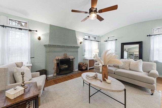 1031 E Circle DRIVE, Whitefish Bay, WI 53217