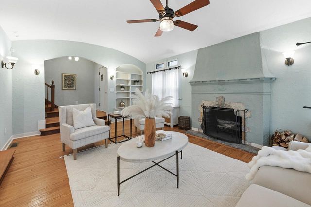 1031 E Circle DRIVE, Whitefish Bay, WI 53217