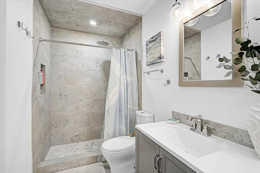 Image 17 of property listing at 7623 4TH AVENUE W 7623, Bradenton, FL 34209