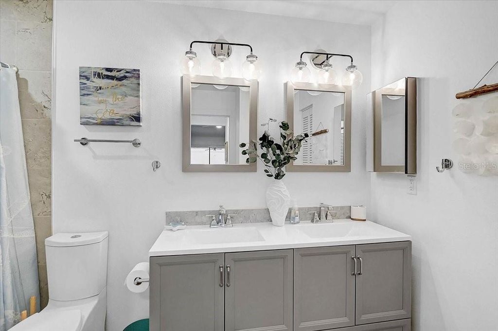 Image 18 of property listing at 7623 4TH AVENUE W 7623, Bradenton, FL 34209