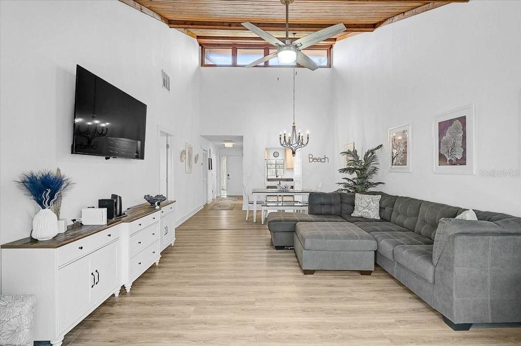 Image 20 of property listing at 7623 4TH AVENUE W 7623, Bradenton, FL 34209