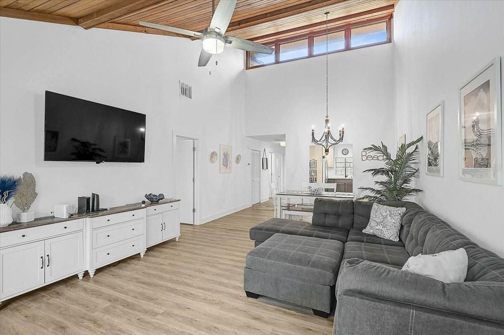 Image 21 of property listing at 7623 4TH AVENUE W 7623, Bradenton, FL 34209