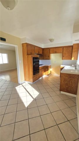 11500 Cedar Avenue D, Hawthorne, CA 90250