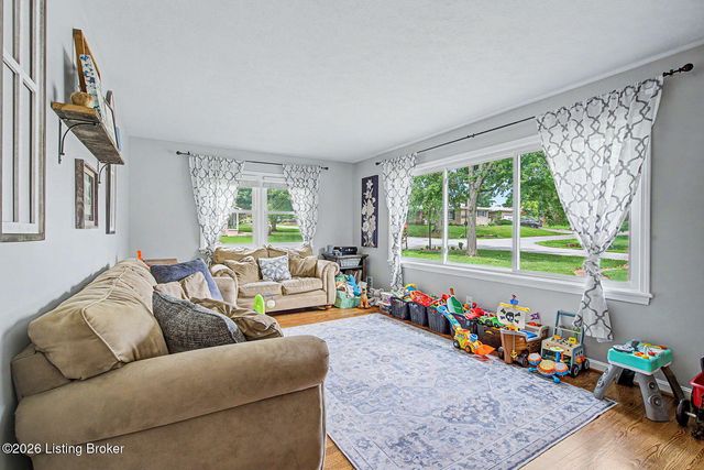 7319 Nottoway Cir, Louisville, KY 40214