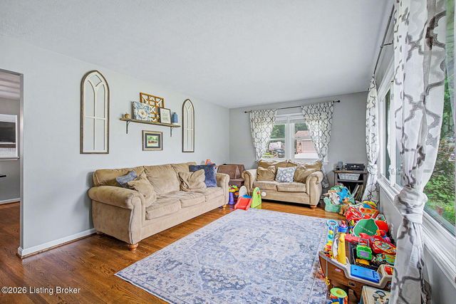 7319 Nottoway Cir, Louisville, KY 40214