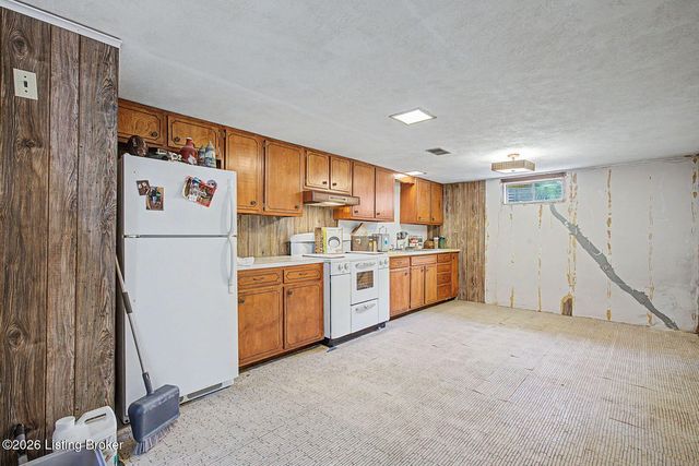 7319 Nottoway Cir, Louisville, KY 40214