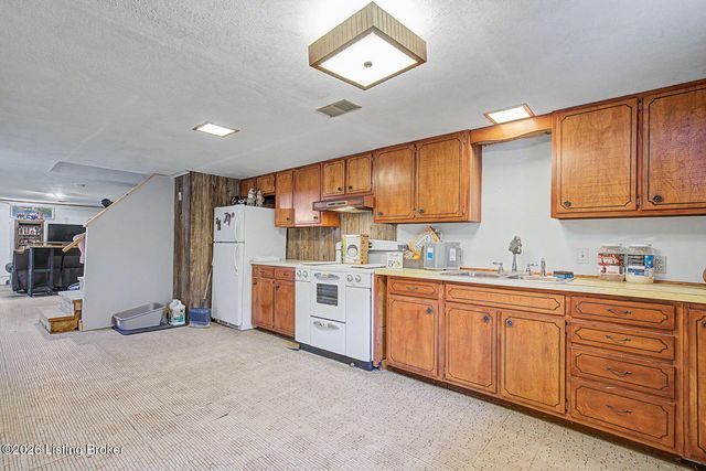 7319 Nottoway Cir, Louisville, KY 40214