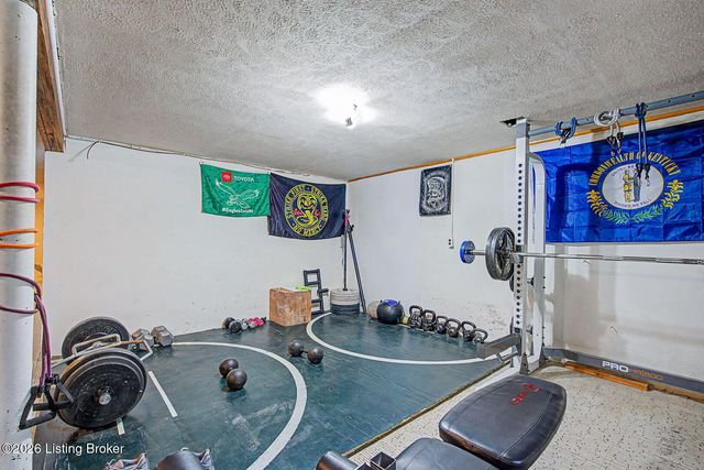 7319 Nottoway Cir, Louisville, KY 40214