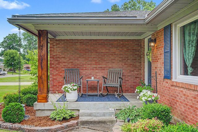 7319 Nottoway Cir, Louisville, KY 40214