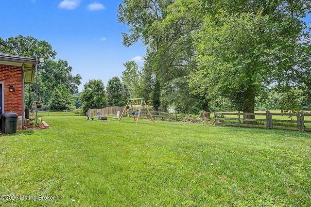 7319 Nottoway Cir, Louisville, KY 40214