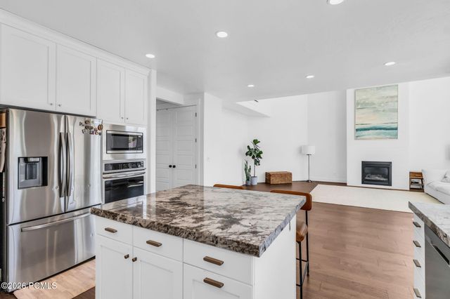 12517 N Minots Ledge Dr, Highland, UT 84003