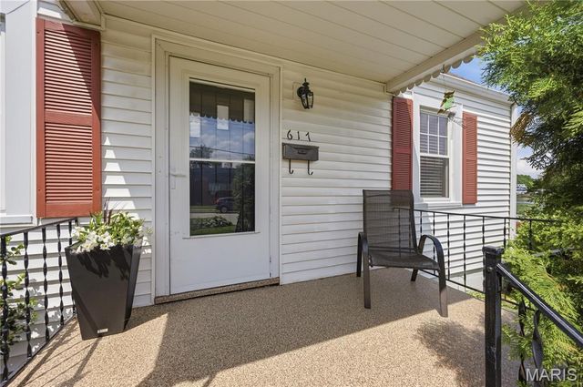 617 Lindenwood Avenue, St Charles, MO 63301