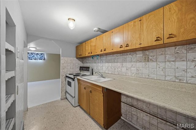 617 Lindenwood Avenue, St Charles, MO 63301