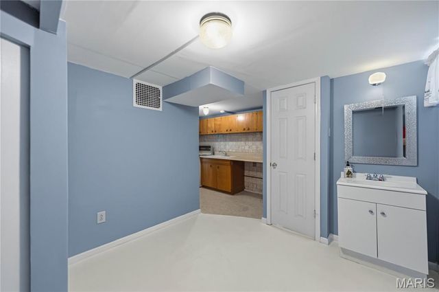 617 Lindenwood Avenue, St Charles, MO 63301
