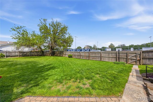 617 Lindenwood Avenue, St Charles, MO 63301