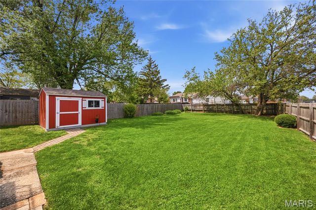 617 Lindenwood Avenue, St Charles, MO 63301
