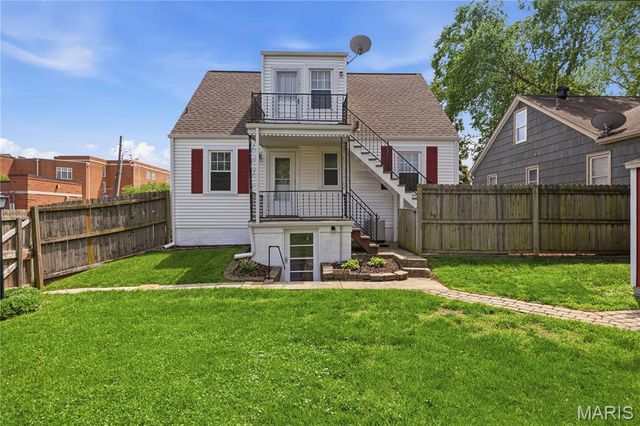 617 Lindenwood Avenue, St Charles, MO 63301