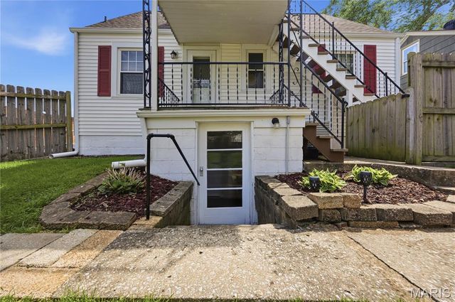 617 Lindenwood Avenue, St Charles, MO 63301
