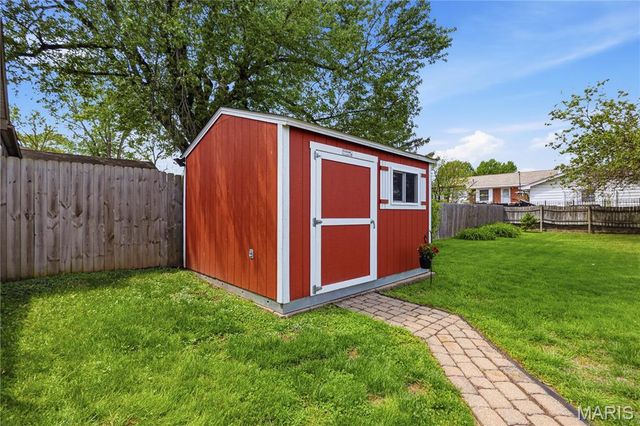 617 Lindenwood Avenue, St Charles, MO 63301