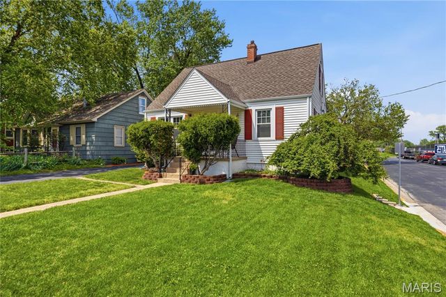 617 Lindenwood Avenue, St Charles, MO 63301