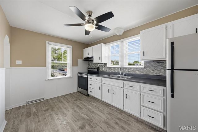 617 Lindenwood Avenue, St Charles, MO 63301