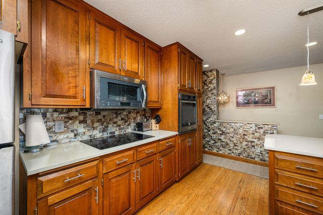 5502 Regis Trail NE, Fridley, MN 55432