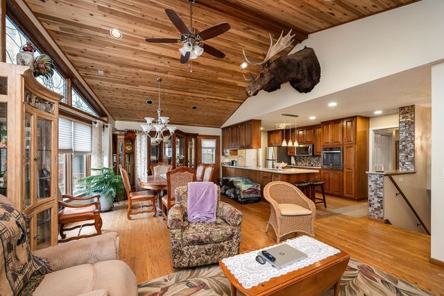 5502 Regis Trail NE, Fridley, MN 55432