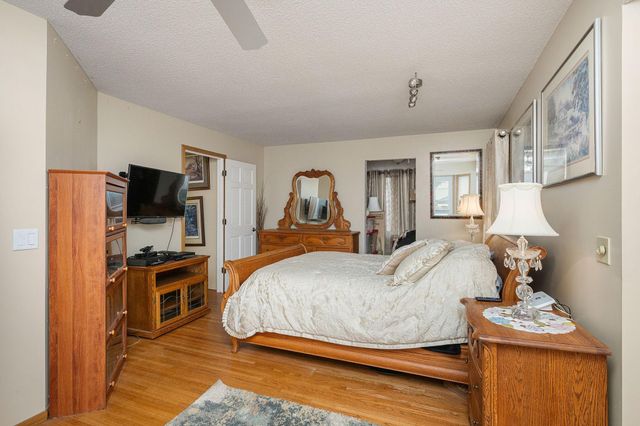 5502 Regis Trail NE, Fridley, MN 55432