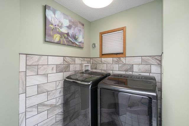 5502 Regis Trail NE, Fridley, MN 55432