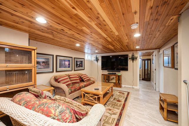 5502 Regis Trail NE, Fridley, MN 55432