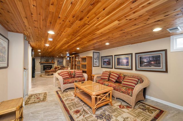 5502 Regis Trail NE, Fridley, MN 55432