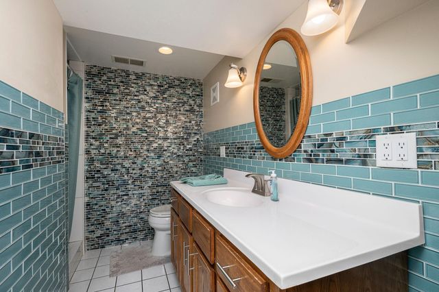 5502 Regis Trail NE, Fridley, MN 55432