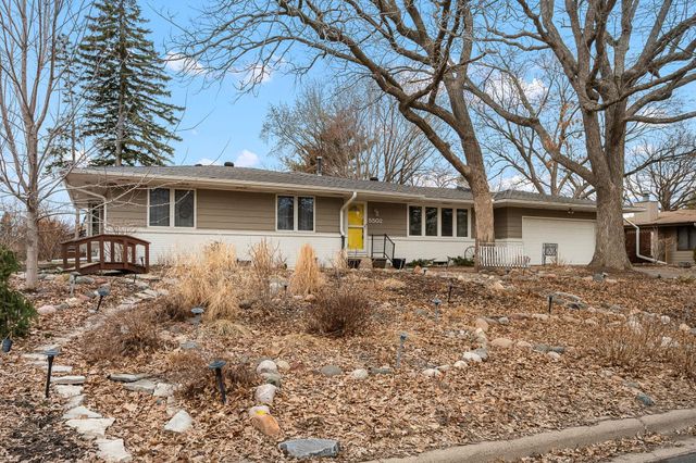 5502 Regis Trail NE, Fridley, MN 55432