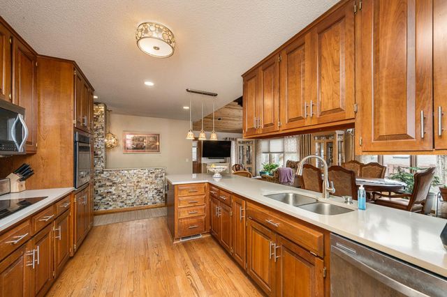 5502 Regis Trail NE, Fridley, MN 55432