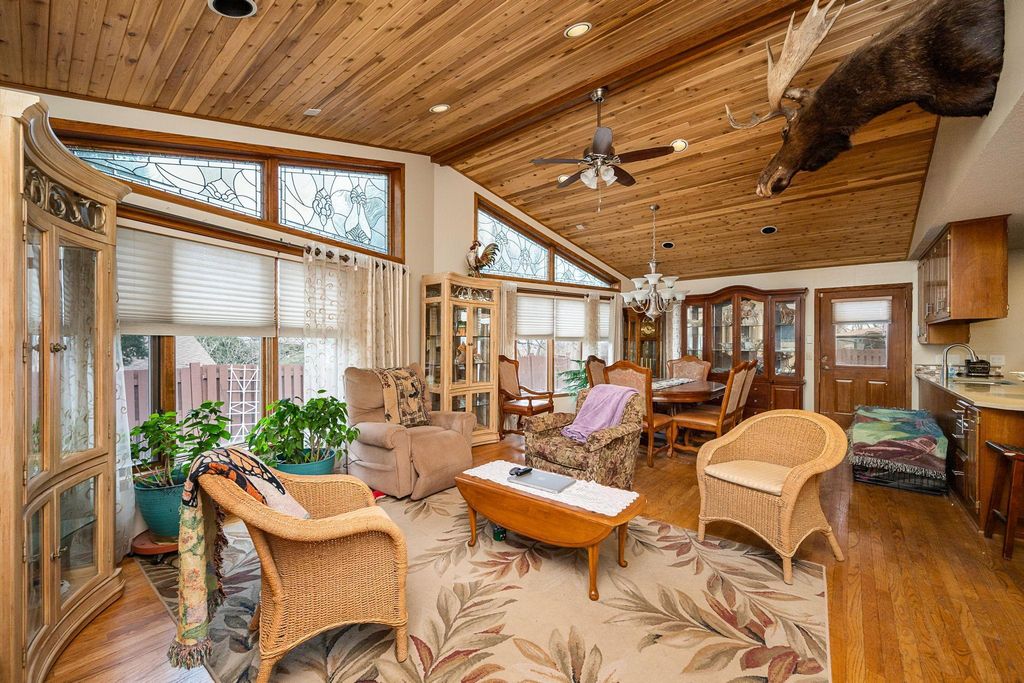 5502 Regis Trail NE, Fridley, MN 55432